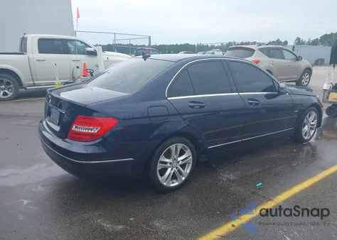 2012 Mercedes-Benz C 250 Luxury/Sport z USA, uszkodzony, nr VIN WDDGF4HB4CA627508